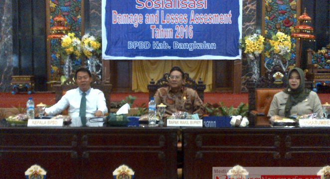 Wabup Bangkalan, Mondir  A Rofii dan Kepala BPBD saat membuka acara Sosialisasi