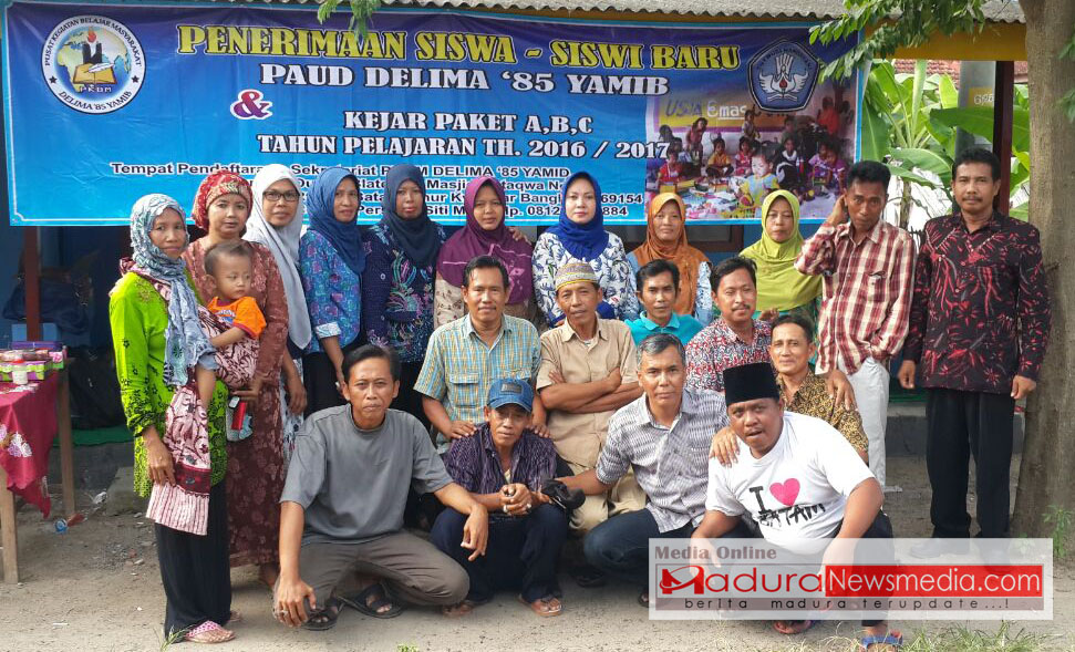 para pengurus PKBM Delima'85 YAMIB Desa Batah Timur Kecamatan Kwanyar