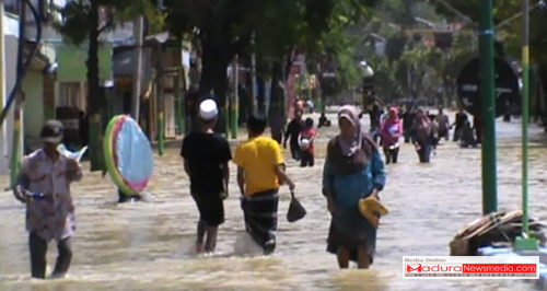 kabupaten sampang masih dilanda banjir