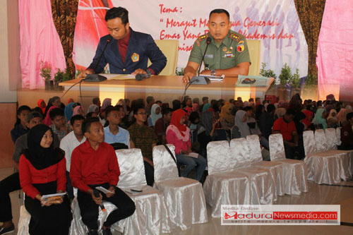 Komandan Kodim 0829/bangkalan, Letkol Inf. sunardi Istanto saat menjadi pemateri di UTM