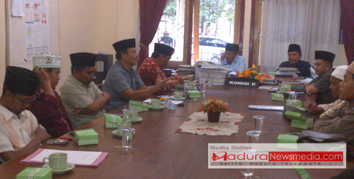 FKMD saat hearing dengan Komisi D DPRD bangkalan