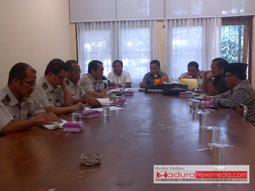 Pejabat BPN Bangkalan saat hearing dengan Komisi A DPRD bangkalan