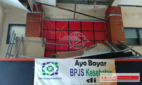 Mailing room milik PT Pos Indonesia tertimpa reruntuhan plafon 