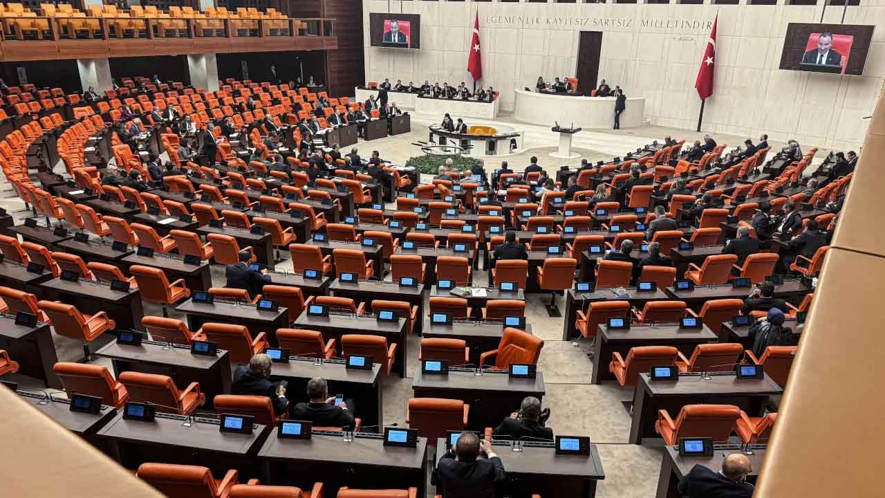 Mini EYT yasası TBMM’ye sunuldu! Erken emeklilik piyangosu vuracak kişiler belli oldu